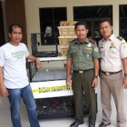 Rescuers go undercover to bust Indonesian songbird smuggling route
